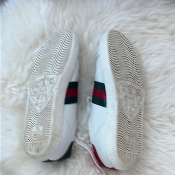 Gucci Women's White and Red Sneakers - Picture 4 of 8